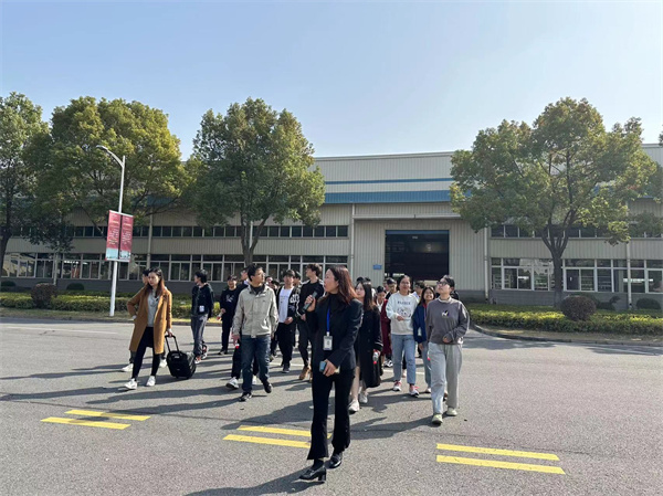 武汉理工大学学生到yw永旺快投网旅行学习 (3).jpg